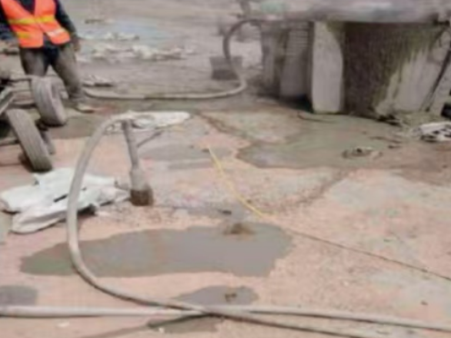 乌拉特后水泥混凝土路面板底注浆技术 路面脱空注浆整治方案