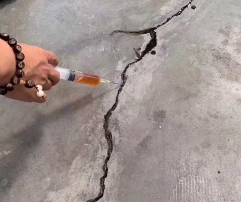 乌拉特后混凝土裂缝修补技术详解​